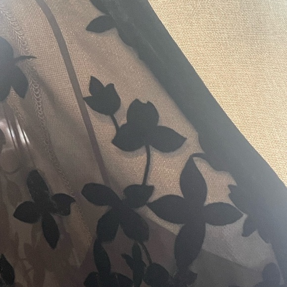 Gorgeous elegant BCBG dress - Picture 6 of 7